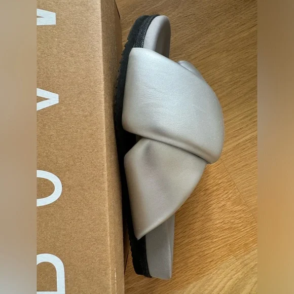 Roam Foldy Puffy‎ Silver Sandal size 9 VG condition - Picture 6 of 12